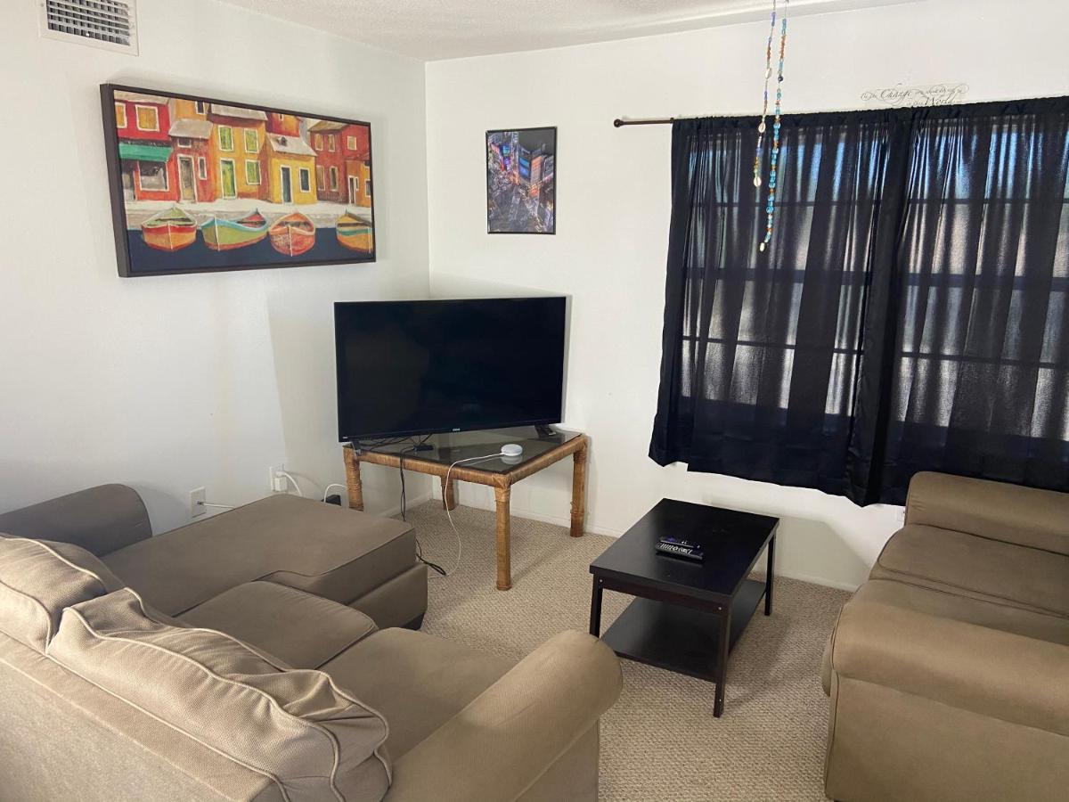 Private Room In A 2 Bedroom 1 Bathroom Shared With Host, On The Beach, Surrounded By Resorts, Only 2 People Max St. Pete Beach Dış mekan fotoğraf