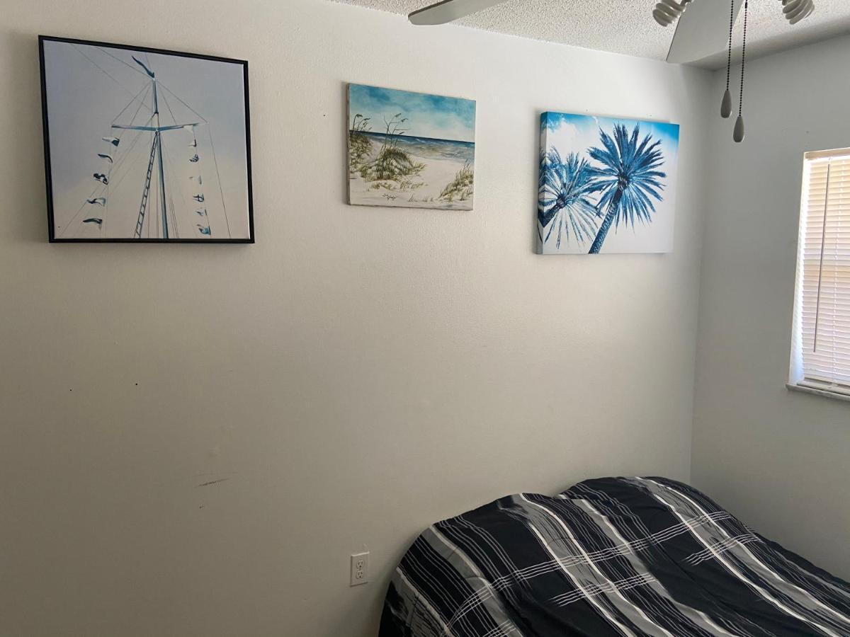 Private Room In A 2 Bedroom 1 Bathroom Shared With Host, On The Beach, Surrounded By Resorts, Only 2 People Max St. Pete Beach Dış mekan fotoğraf
