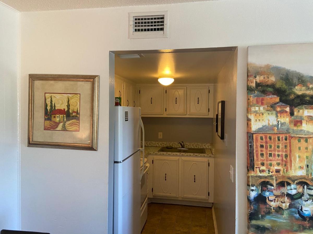 Private Room In A 2 Bedroom 1 Bathroom Shared With Host, On The Beach, Surrounded By Resorts, Only 2 People Max St. Pete Beach Dış mekan fotoğraf